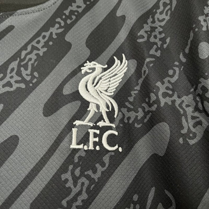 liverpool-24-25-goalkeeper-black-jersey-fan-version-3